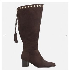 BNWT tall brown suede boots with grommet detail 7W